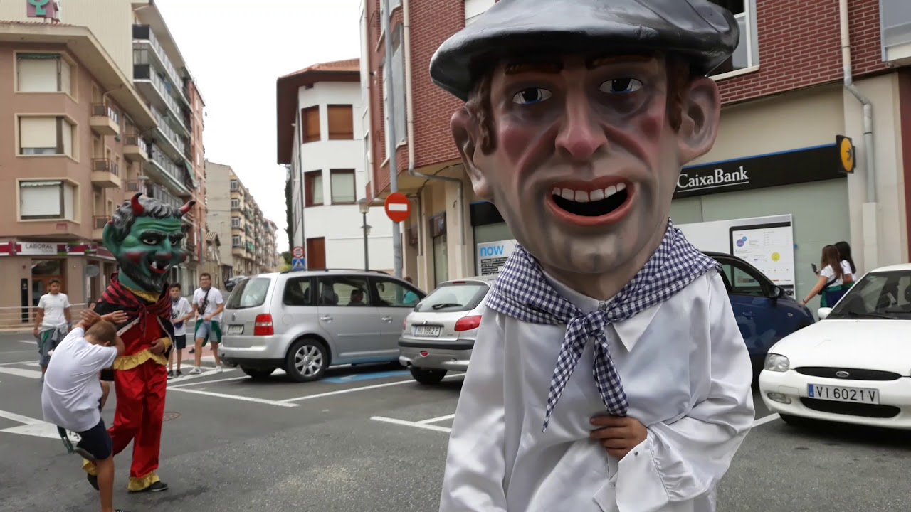 Gigantes oyon-oion 2018 pasacalles con Gaiteros 3°