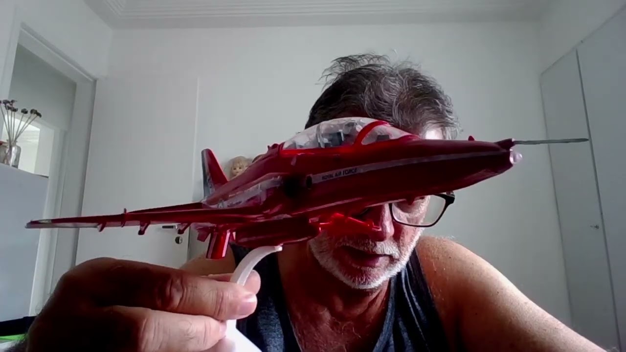 BAE Hawk Red Arrows escala 1:48