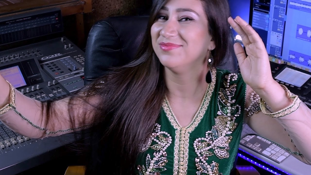 Aicha maya awa madisartoud   عائشة مايا في أغنية أمازيغية /أوا ماديسارتود