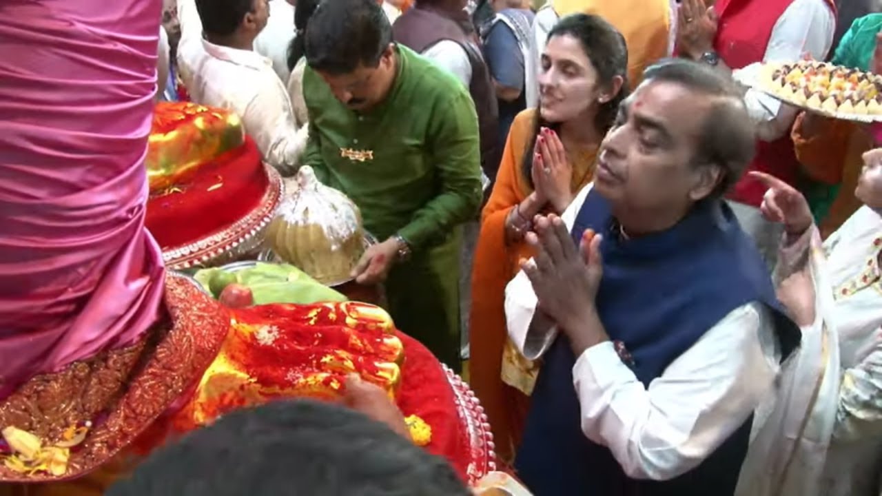 अमिताभ बच्चन और मुकेश अंबानी परिवार लालबाग राजा के दरबारमें | Lalbaucha Raja Aarti | Shemaroo Bhakti