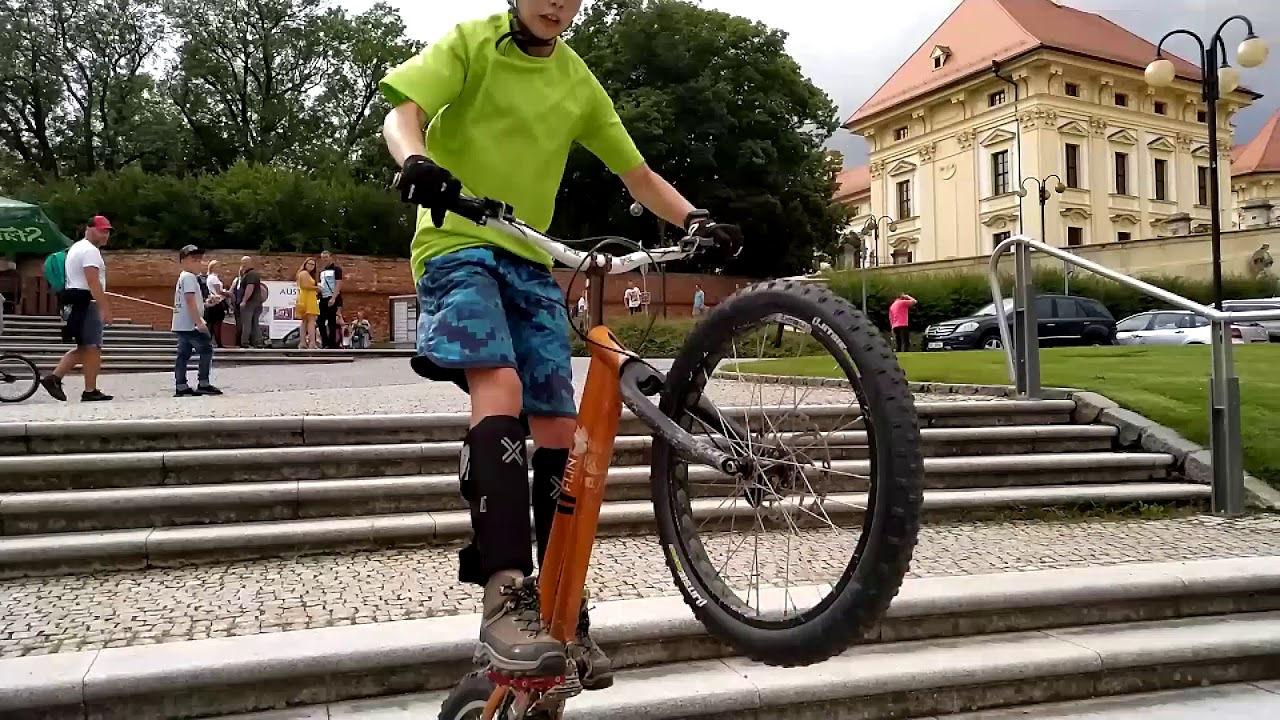Tom , Franta, biketrial a test nového telefonu