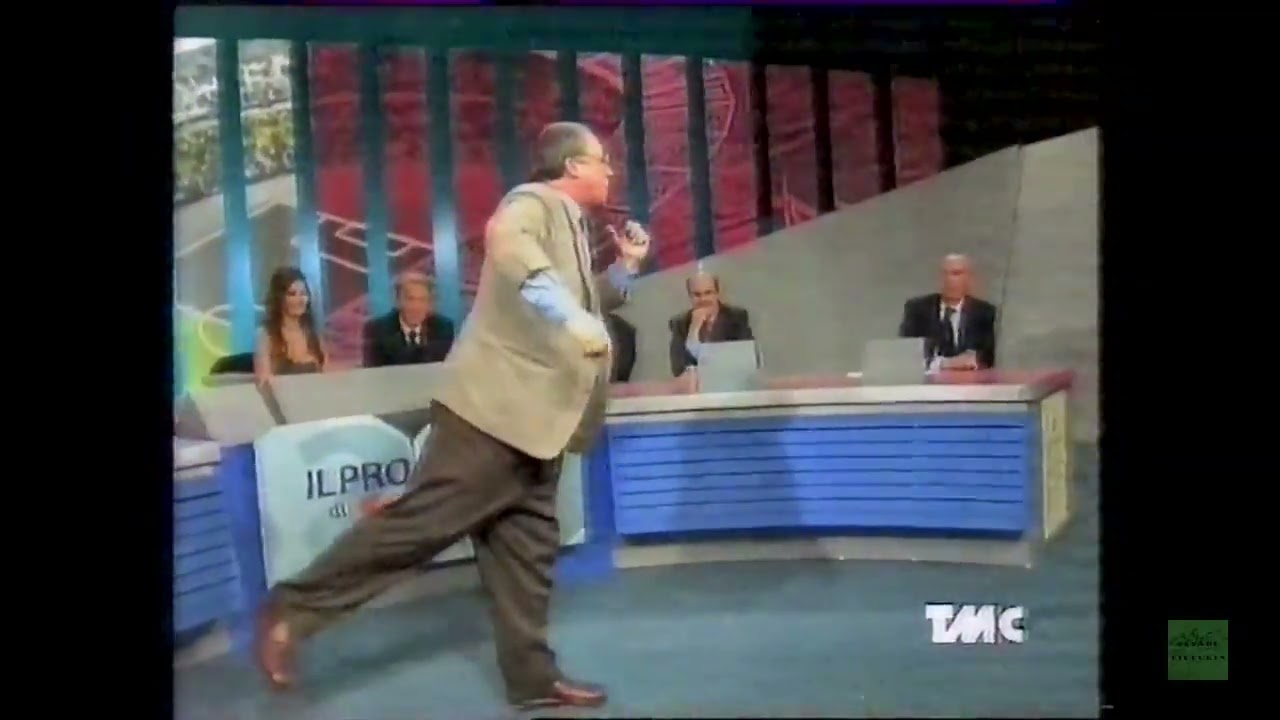 Maurizio Mosca mima la moviola - Il processo di Biscardi (2000)