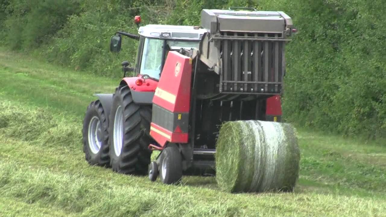 Fenaison 2011 avec 2 Massey Ferguson