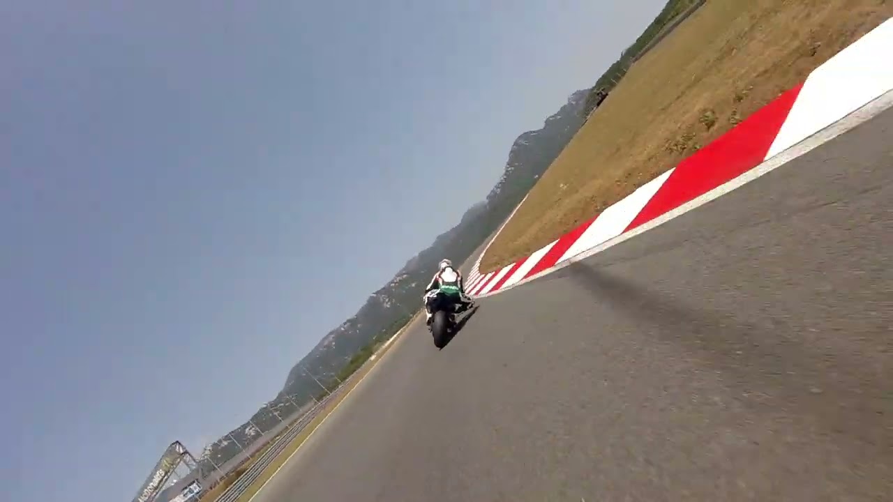 Yamaha R1 vs Aprilia RSV4 Battle Grobnik