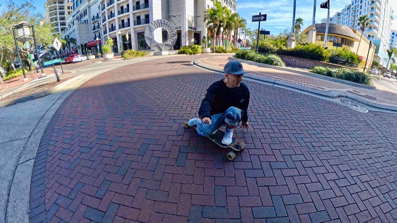 Fast-paced longboarding down Main Street / my longboard journey to Unconditional Surrender Statue