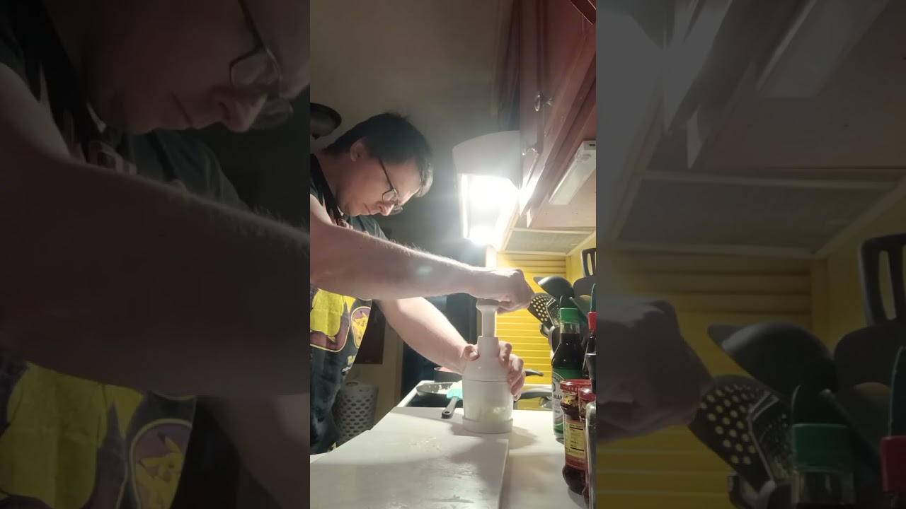 A lot of work making steamed meat buns 