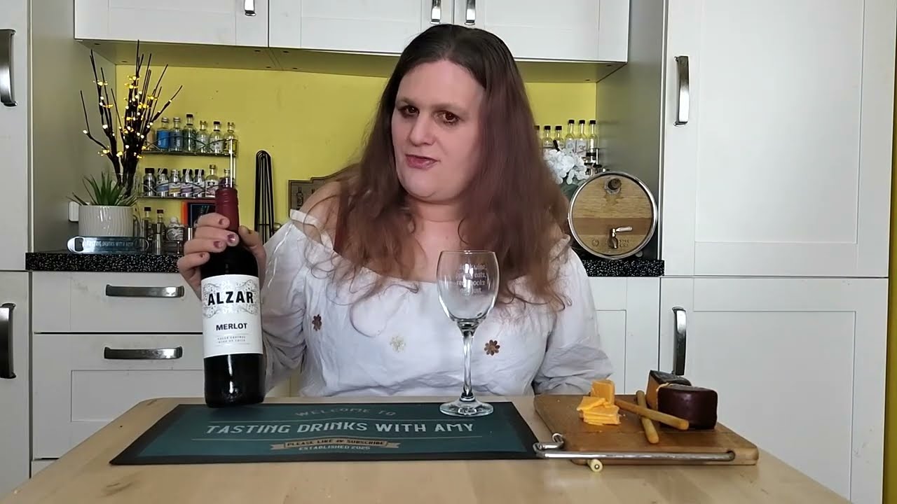 Мерло Alzar от Morrisons в сочетании с сыром Snowdonia Red Storm