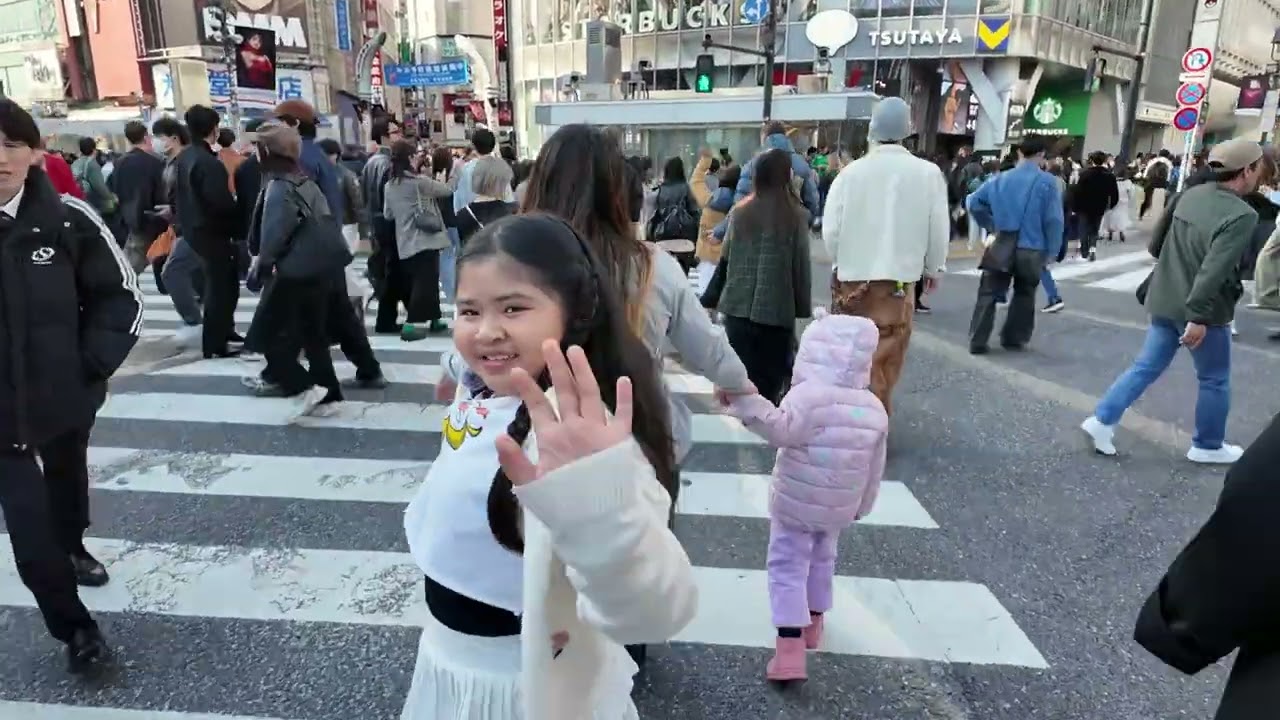 Walking Through Shibuya Crossing Tokyo | Japan Walking Tour 🇯🇵