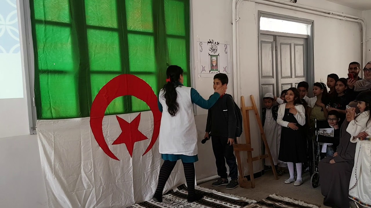 مسرحية فكاهية من مدرسة الصومام الجديدة بوزريعة  احتفالا بيوم العلم