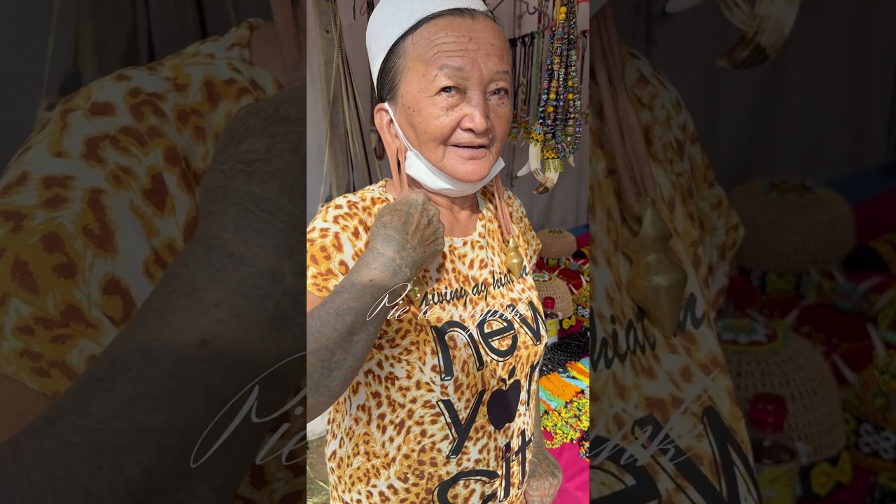 Dayak kenyah tradisi telinga panjang