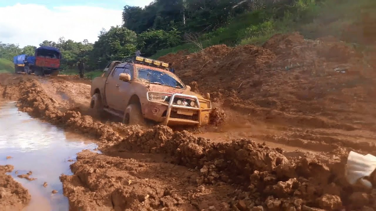Mitsubishi Strada L200 | Mazda | Triton and Ford Ranger in Mud Track - 4x4 Pickup Truck In Mud Route