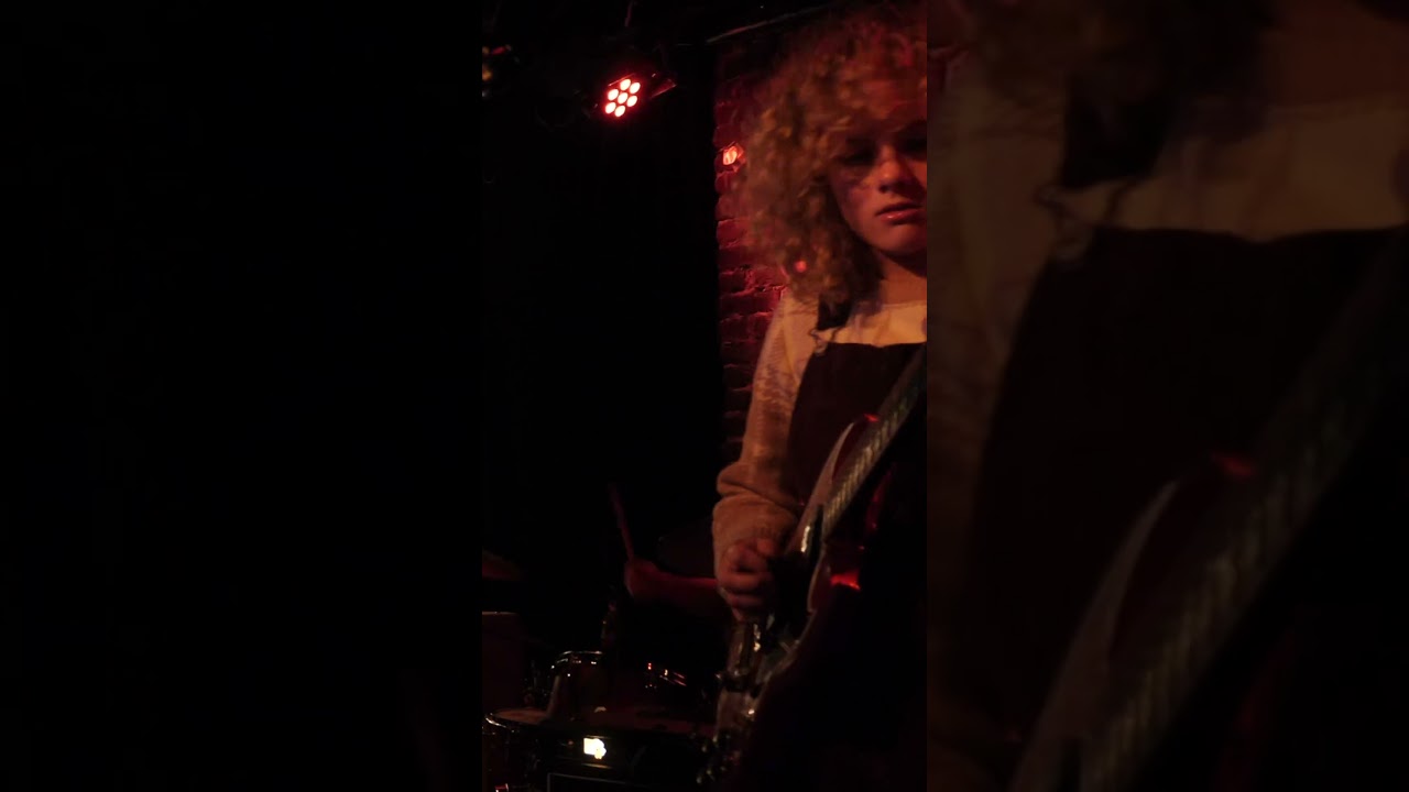 Грейс Боуэрс разгромила Led Zeppelin.