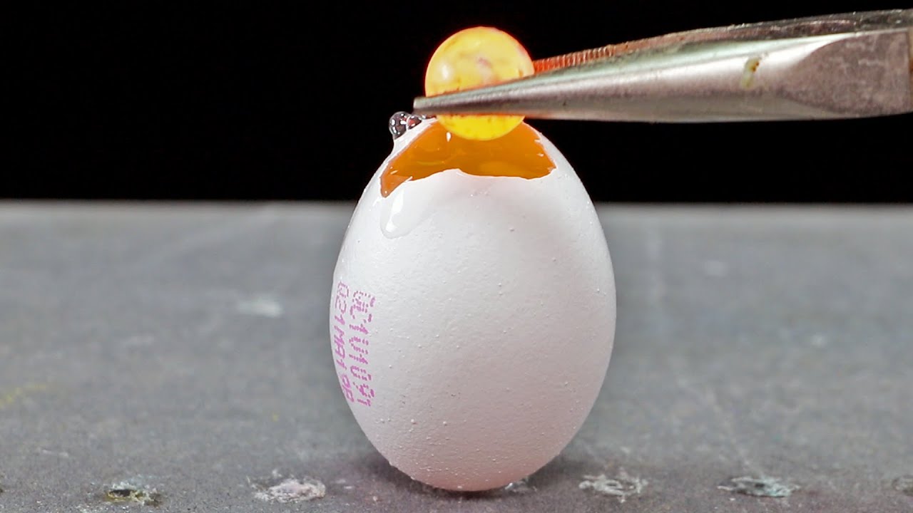 EXPERIMENT Glowing 1000 degree Metal ball vs EGGS