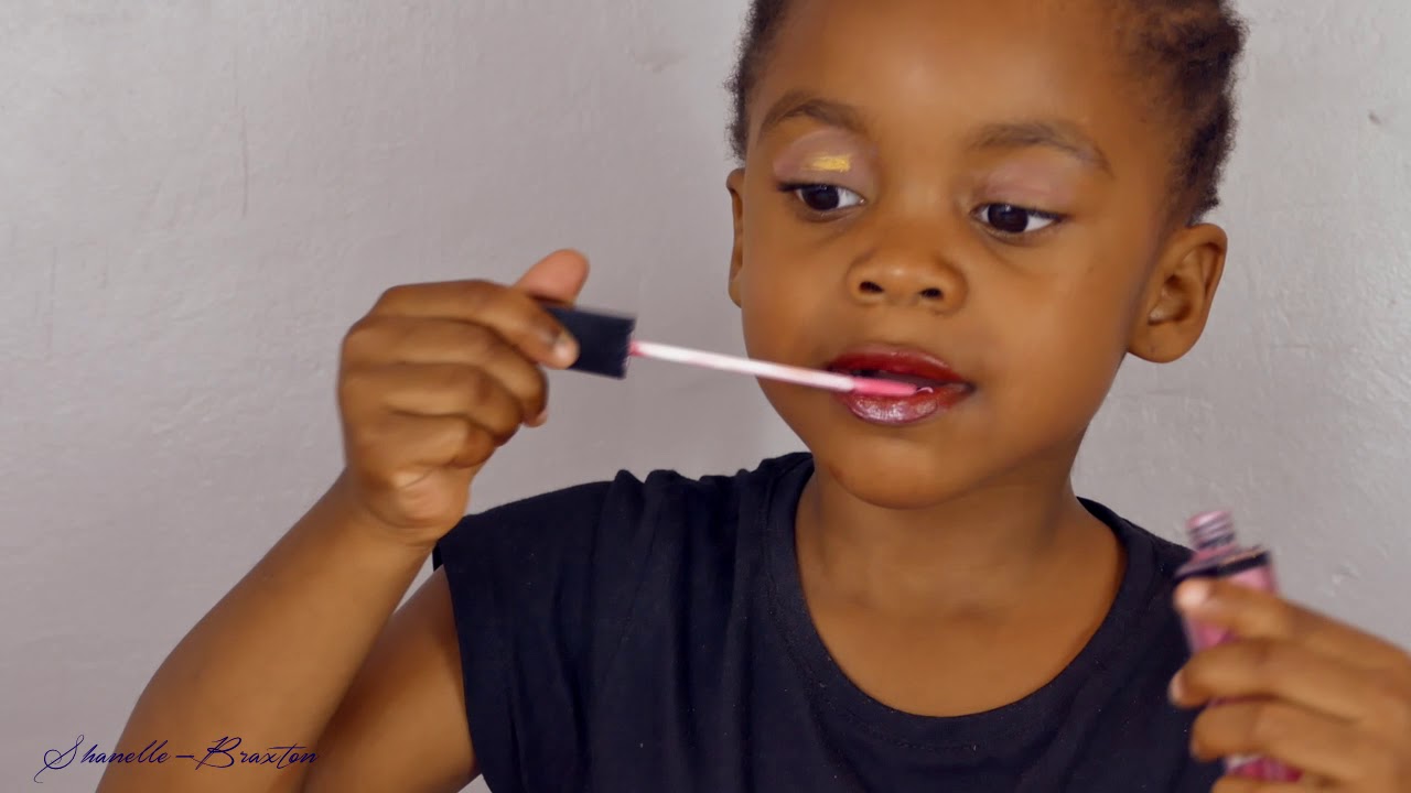 ON FAIT COMME DAB-Shanelle joue avec le maquillage de maman