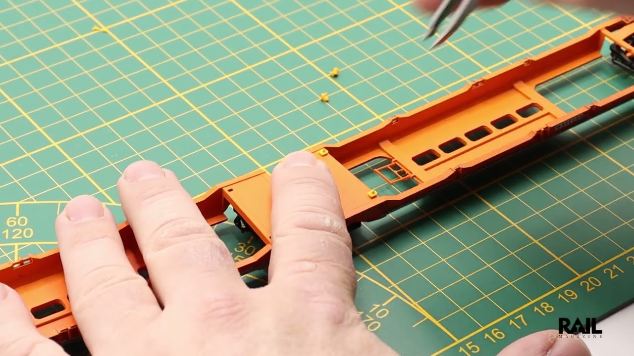 Rail Magazine Unboxing Trains | 01 | Gelede buidelwagen type T3000 van Roco