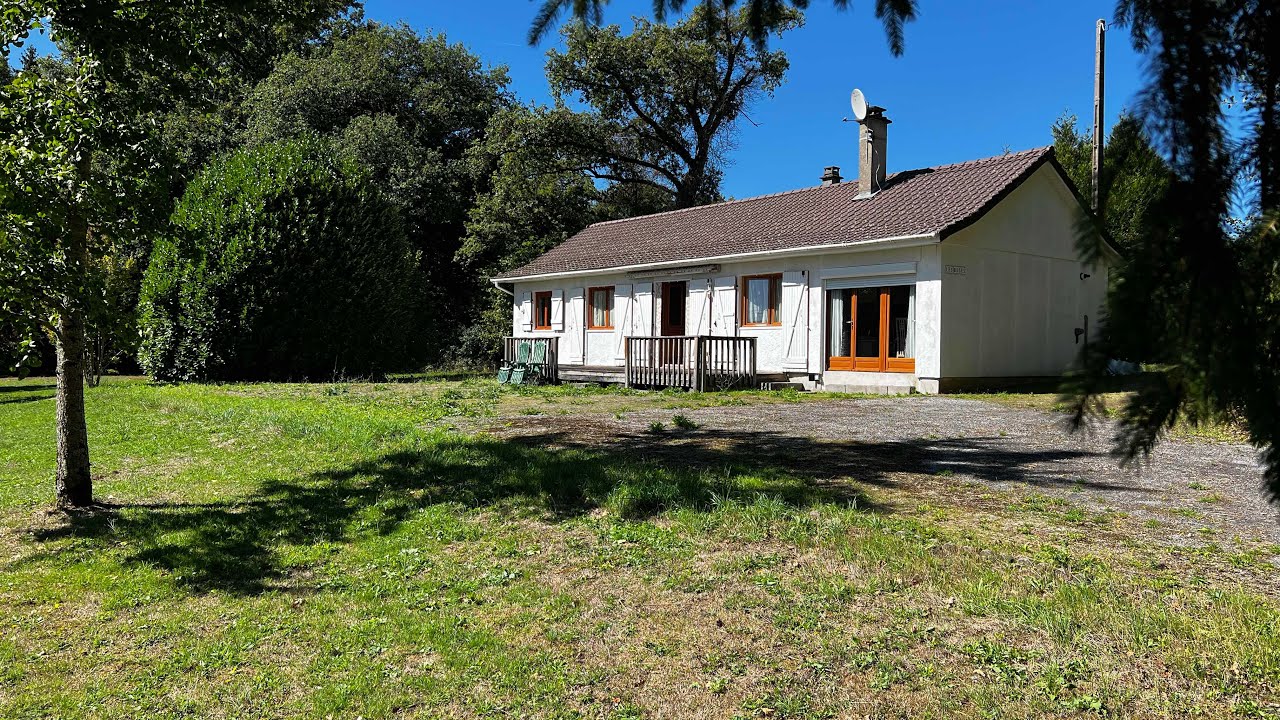 139,000€. Single storey detached property in large gardens with countryside views