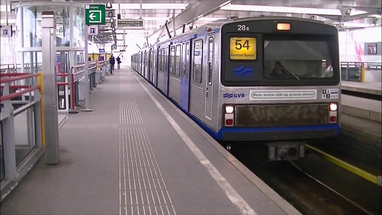 Treinen en Metro's op Station Duivendrecht 24 maart 2013