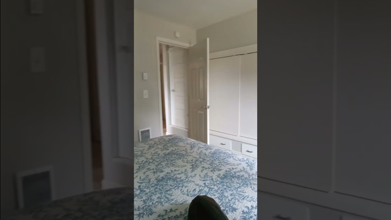 my room at the rented airbnb in Eugene,Oregon