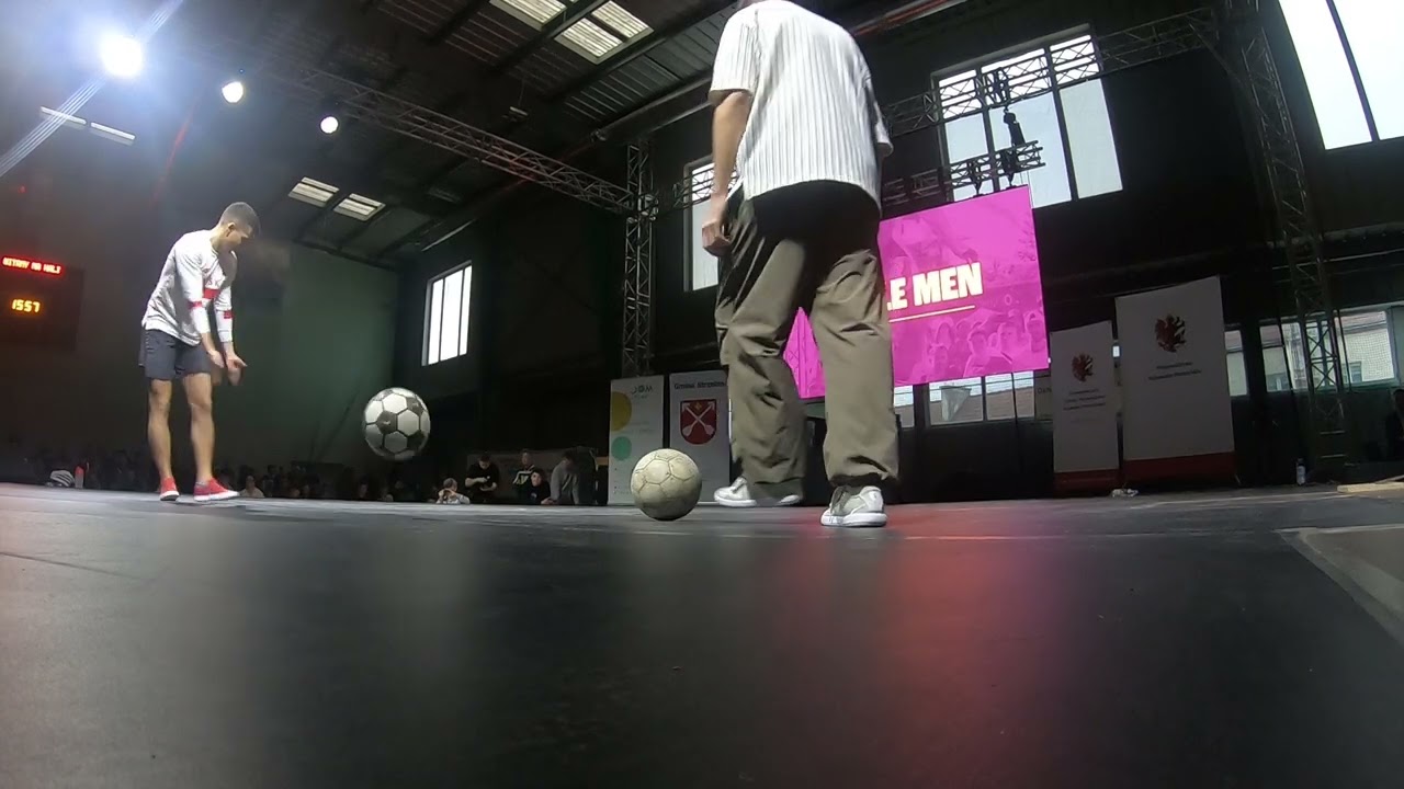 1/8 FINALS - BRZEZIK vs MIKI- MISTRZOSTWA POLSKI FREESTYLE FOOTBALL - STRZELNO 2023