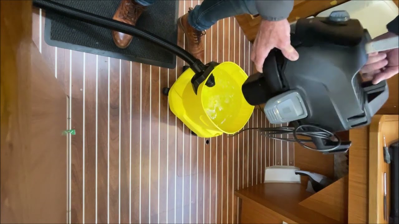 Drinkwatersysteem op een zeiljacht winterklaar maken met een 'waterstofzuiger'