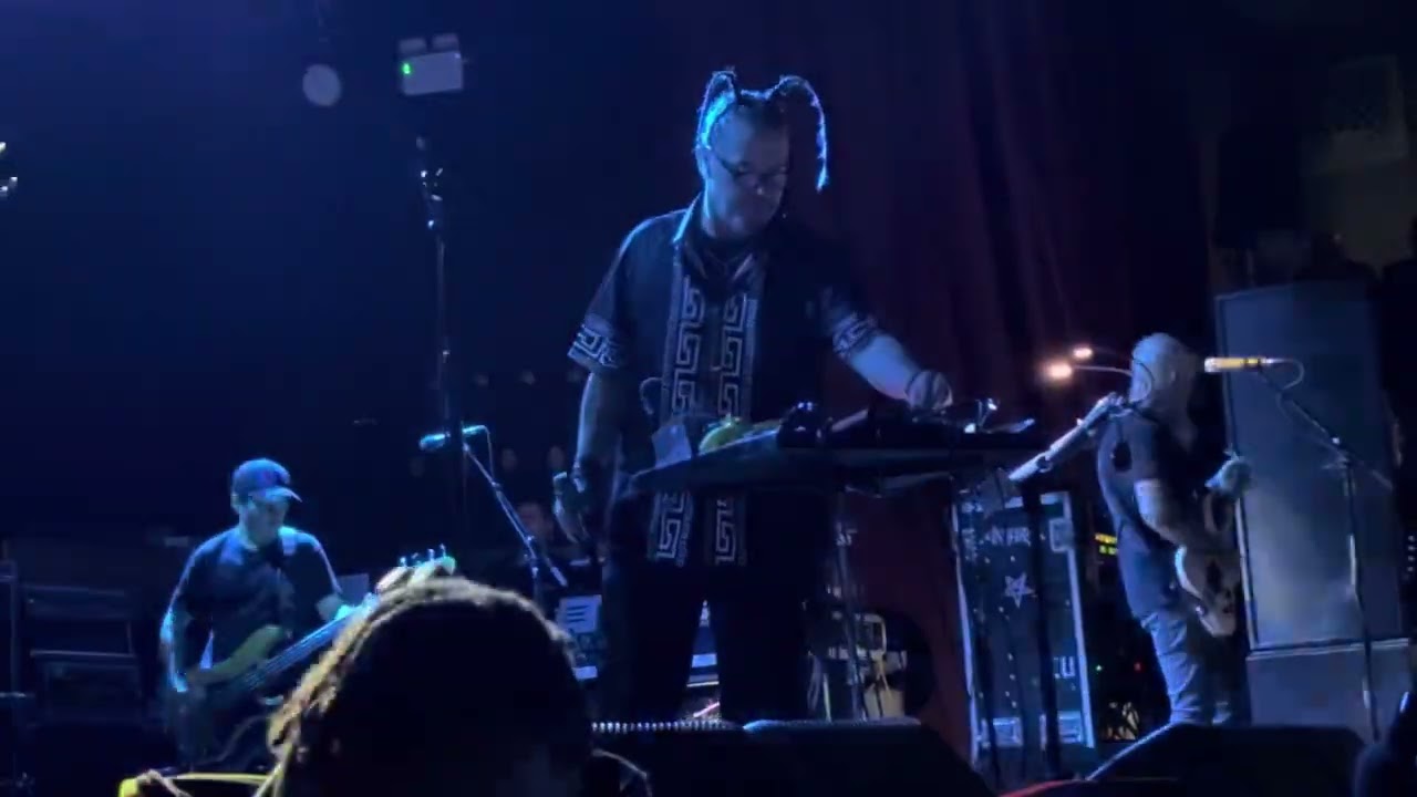 Mr Bungle-Won’t You Be My Neighbor/Grizzly Adams/Anarchy Up Your Anus live