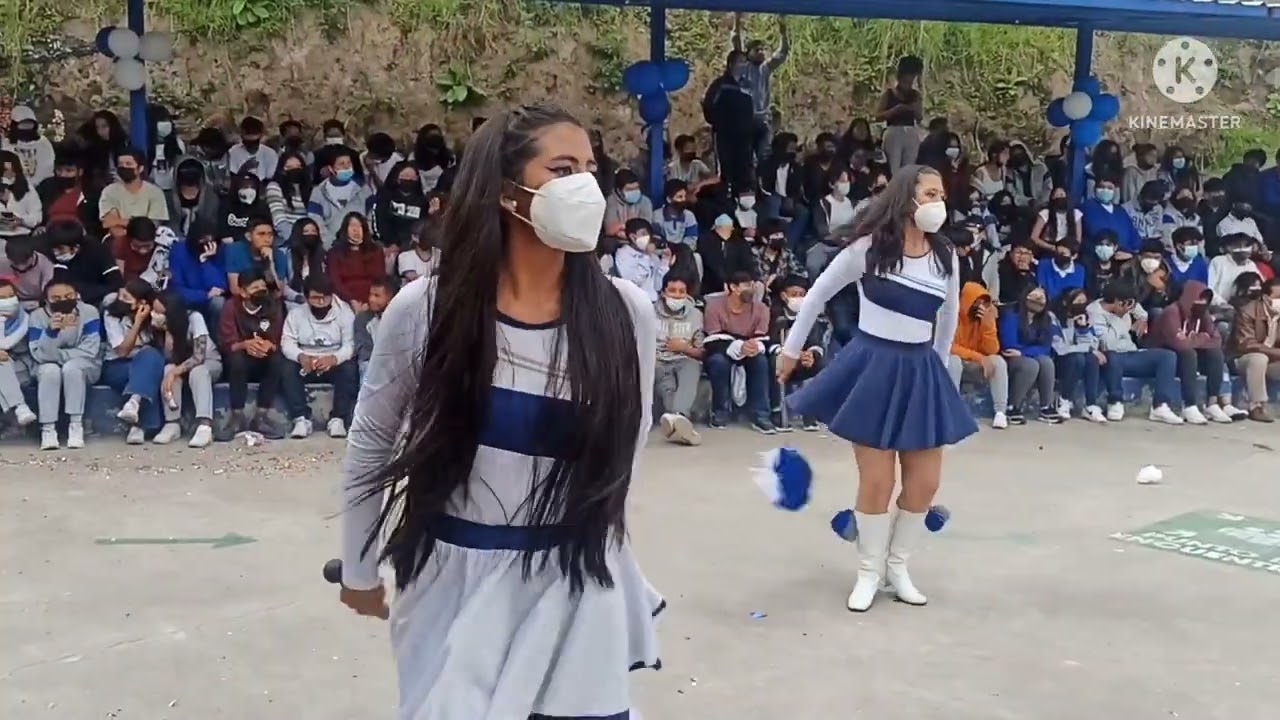 Presentación de Bastoneras de la Unidad Educativa Calderón 