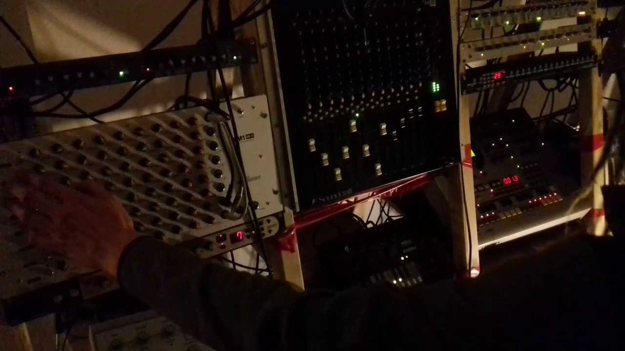 Live dub techno, no DAW.
