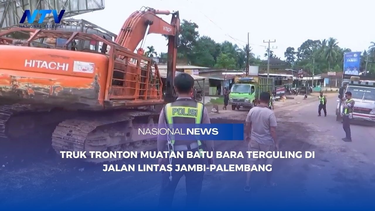 TRUK TRONTON MUATAN BATU BARA TERGULING DI JALAN LINTAS JAMBI PALEMBANG