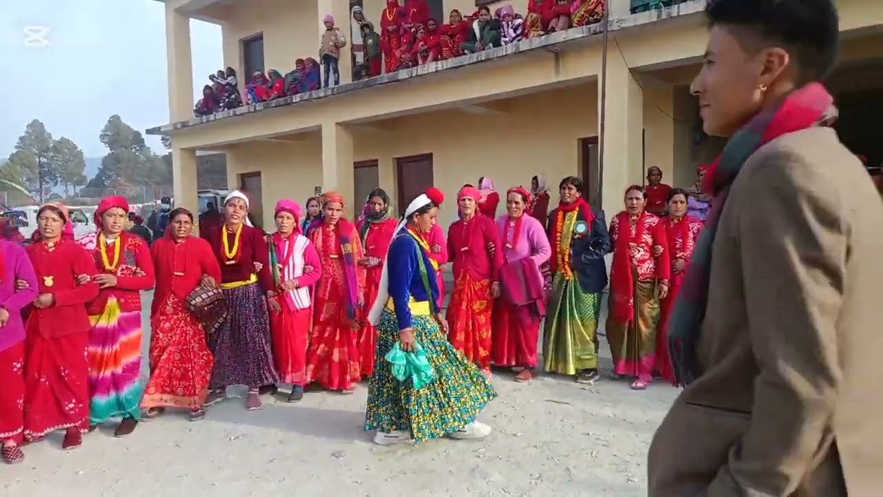 टप्प टिपि लिना जसो हजारी फुल्याको ।यसोदाका रानिबन मेरो मन डुल्याको । राम साउद vs यसोदा देबकोटा-बझाङ 