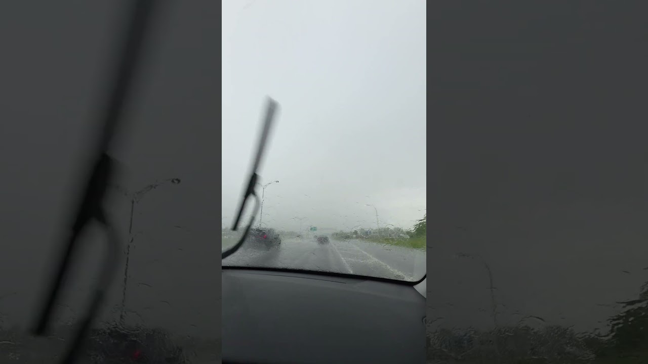 Heavy Down Pour In Laval - Montr&eacute;al !
