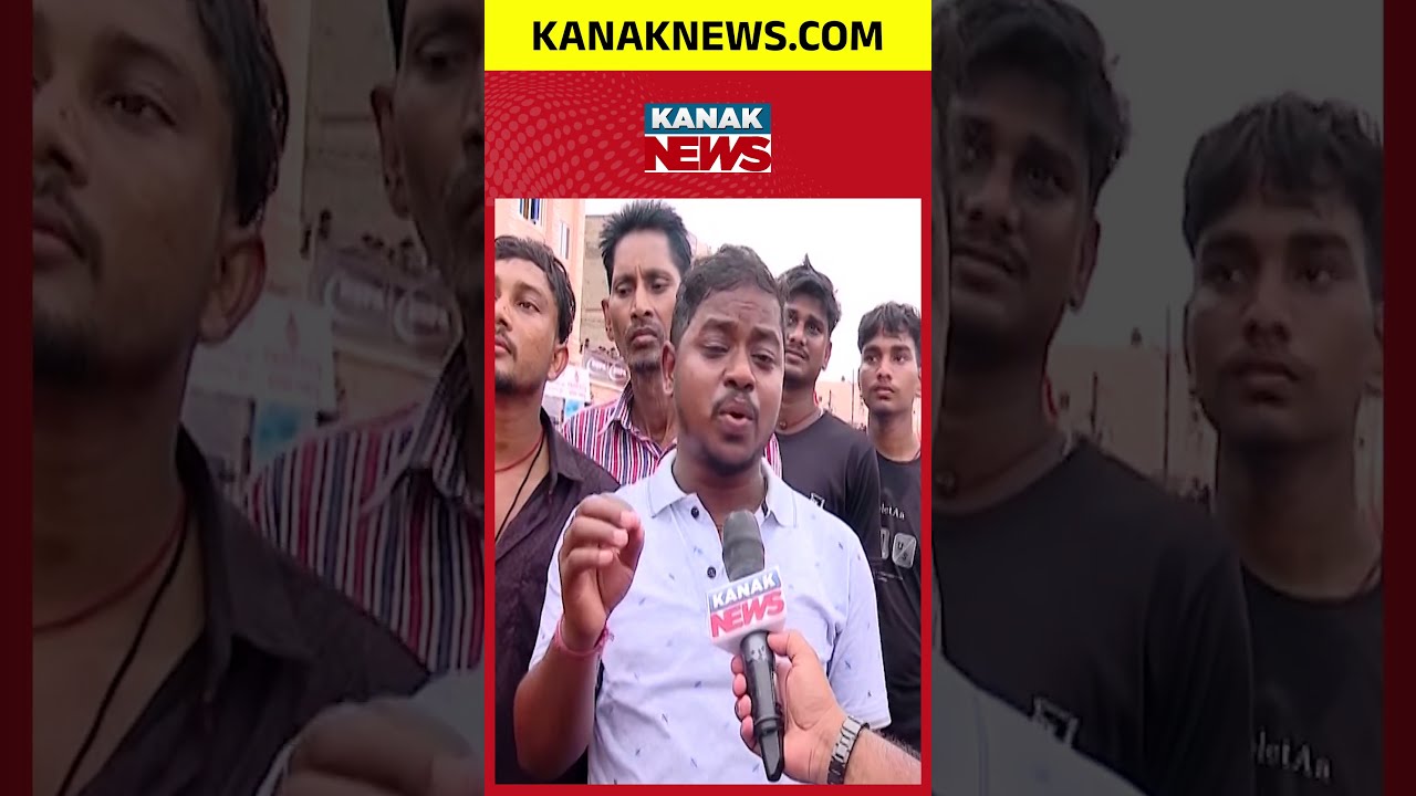 Devotee Sings Heartfelt Bhajan for Lord Jagannath in Puri | Divine Moments Captured
