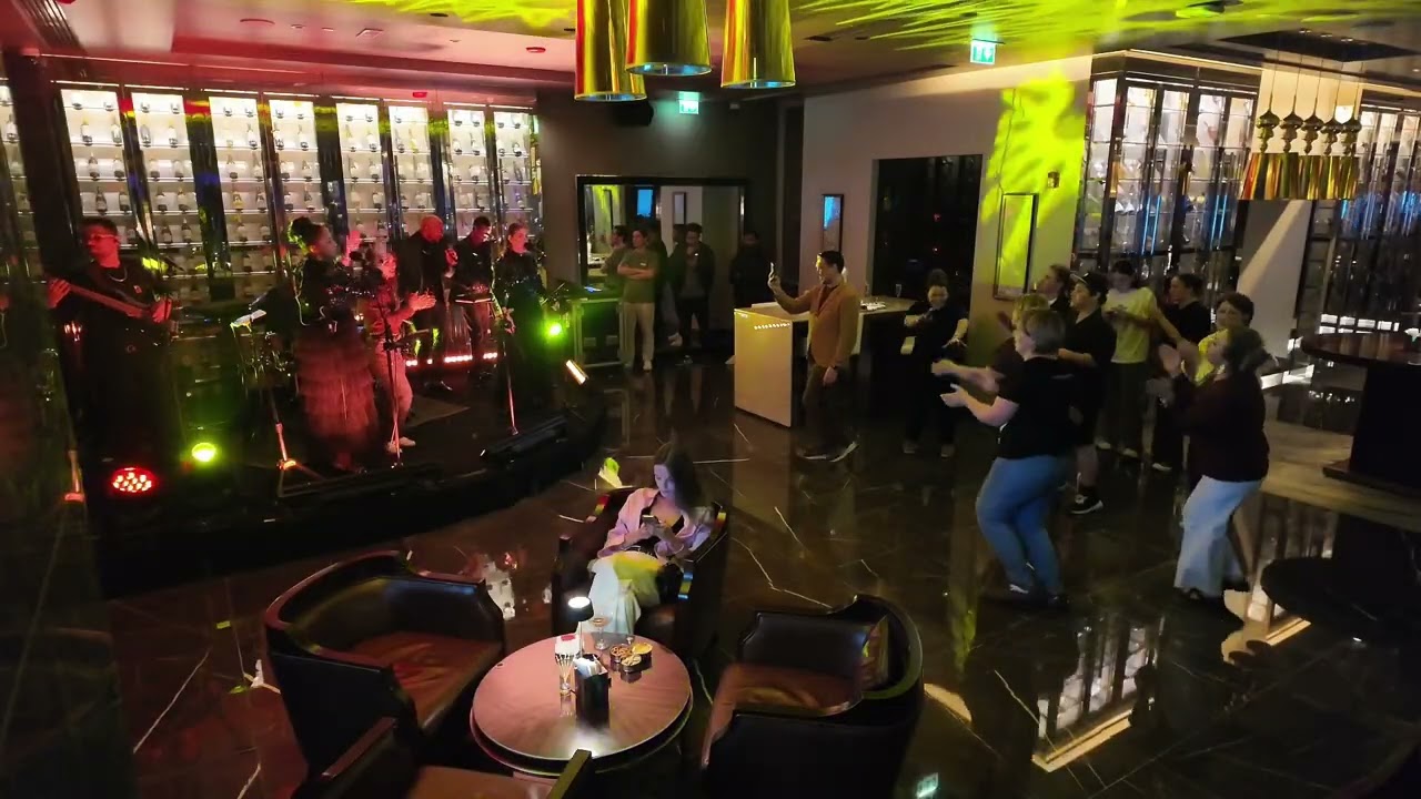 #freelifeband #happybirthday #bandcover #livemusic #🇨🇺🇦🇪 #🎤🥁🪇🪘🎹🎶🕺💃🪩