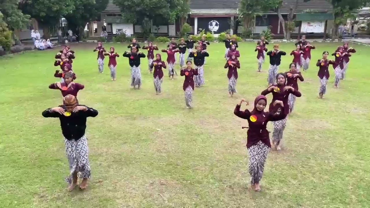 Tari Wonderland Indonesia ll XII E2 ll Uprak Seni 2026