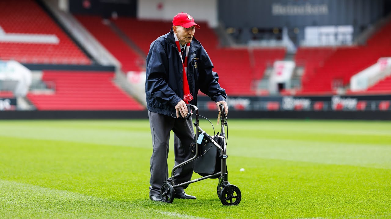 102-year-old fan Ivor Taylor visits Ashton Gate ❤️🥹