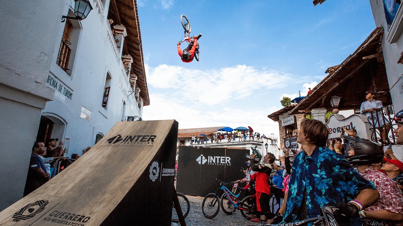 Monster Energy: Down Hill Taxco 2016