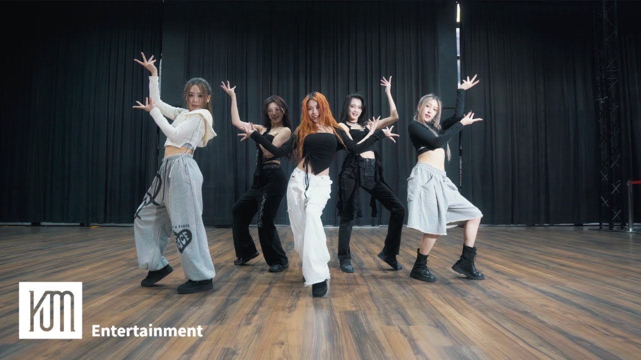 ELL&s - ‘Parade’ Dance Practice (Moving Ver.)