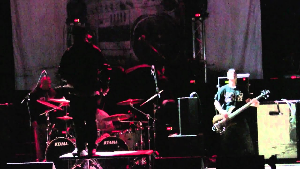 2011.03.14 Emmure - Tales From The Berg / R2Deepthroat (Live in St. Louis)