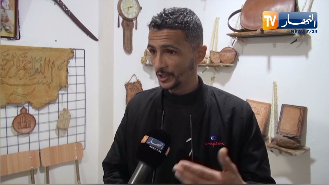 الجلفة / صناعة الجلود والتصميم عليها  مهنة صامدة بفضل أنامل الشاب بدر الدين بمسعد