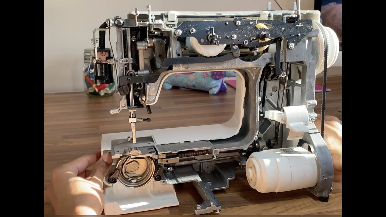 How to remove a sewing machine cover Janome 2050 Abi's Den #sewwithabi #abisden