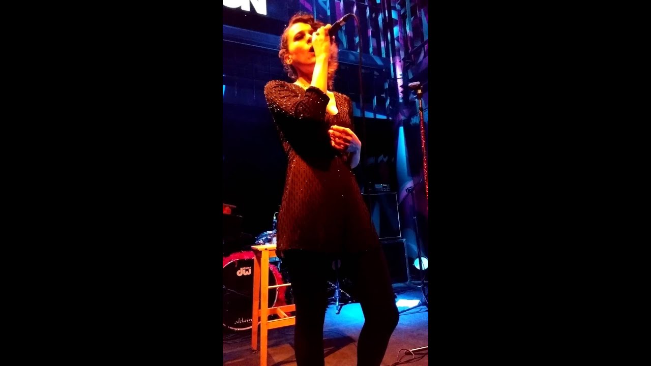 Melis Danişmend  - Oyunbozan (Cover)  | Salon İKSV (18.12.2015)