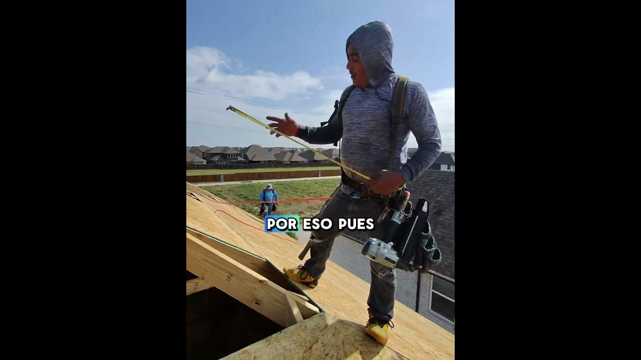 Construcci&oacute;n de casas en USA, el maestro, dando explicaciones c&oacute;mo se hace esto, aprende conmigo