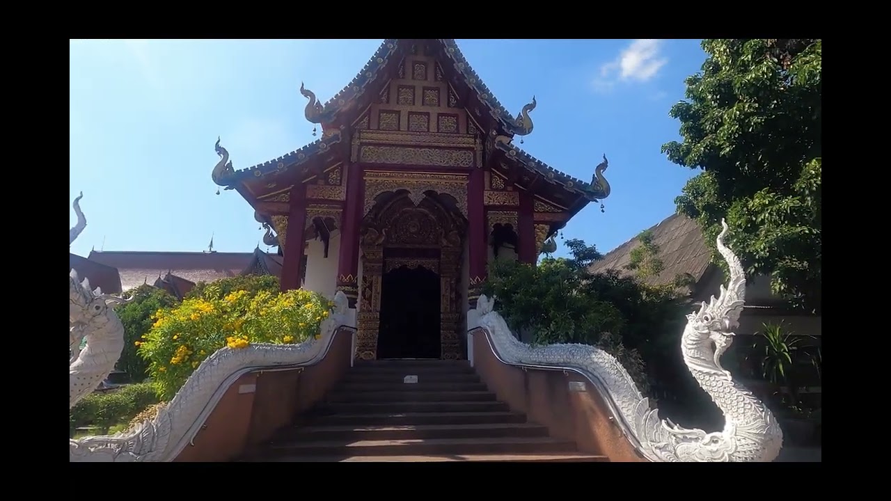 Chiang Mai Walking Tour — Old City Temples, Quiet Lanes & Real Local Life
