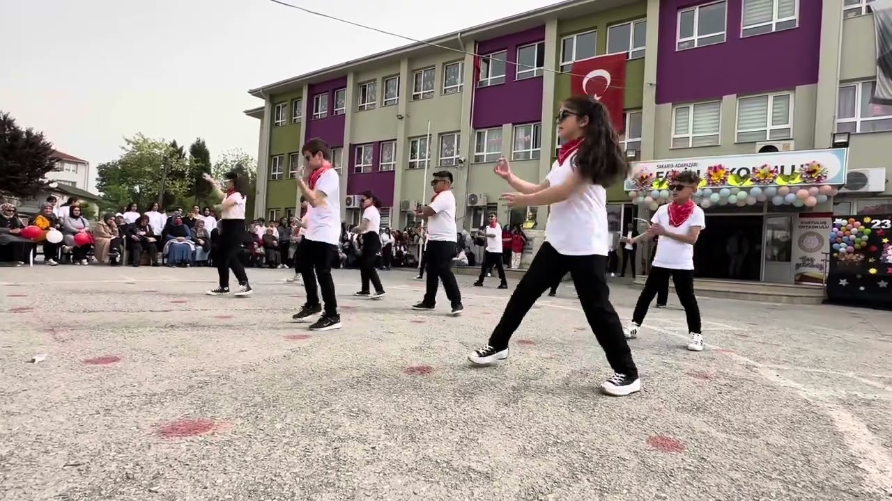 23 NİSAN BARIŞ MANÇO KARA SEVDA