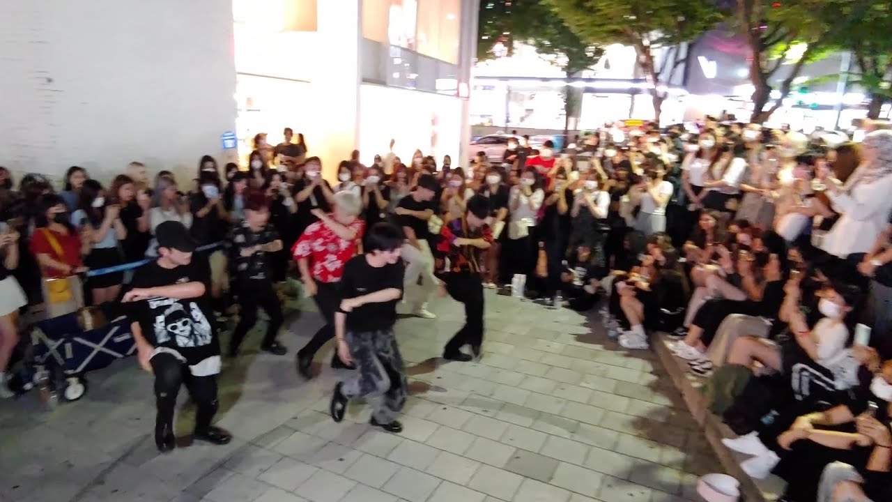 TUESDAY. AQA. DYNAMIC SUPERB HONGDAE BUSKING.