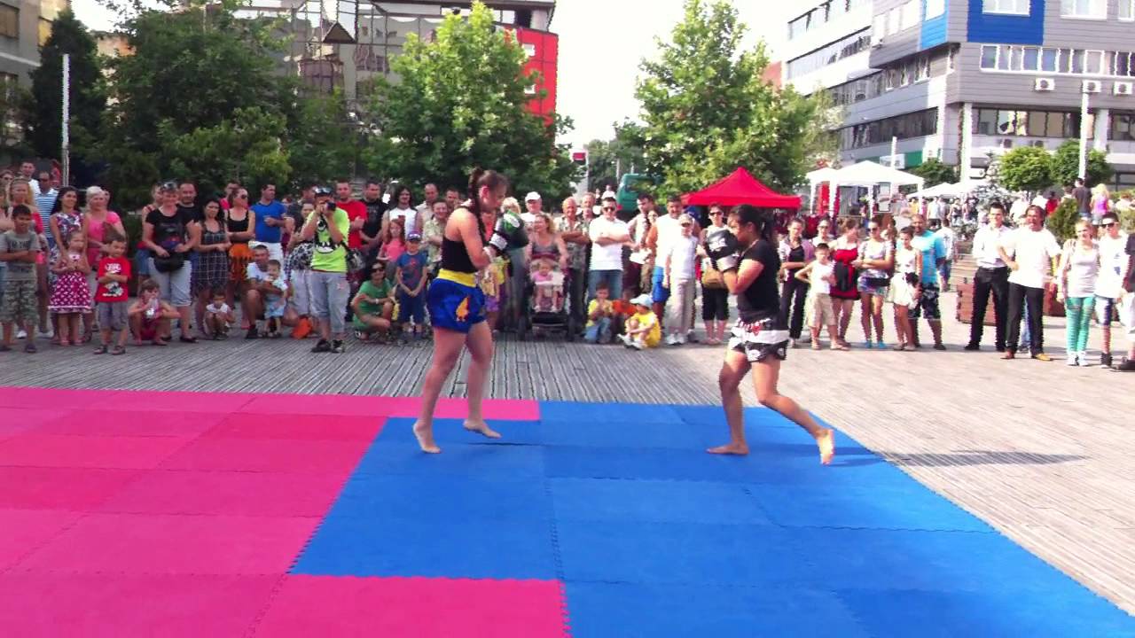 Ardelean Alice vs Eniko Kardos sparring (+Wai Khru Demonstration)