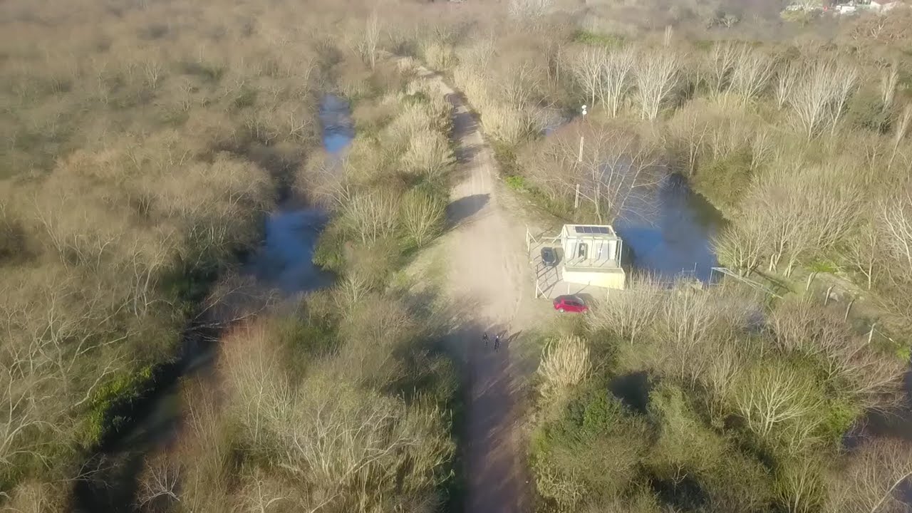 Terrapl&eacute;n costero de Berisso en drone