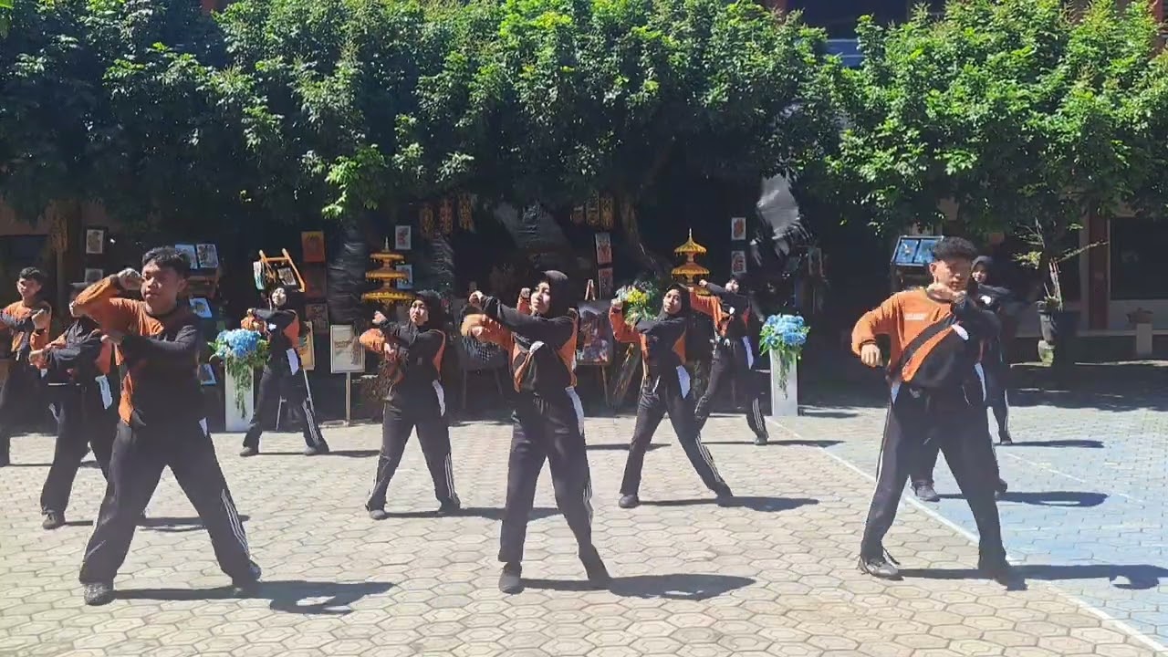 senam klp. 3 SMAN MOJOAGUNG XII-2