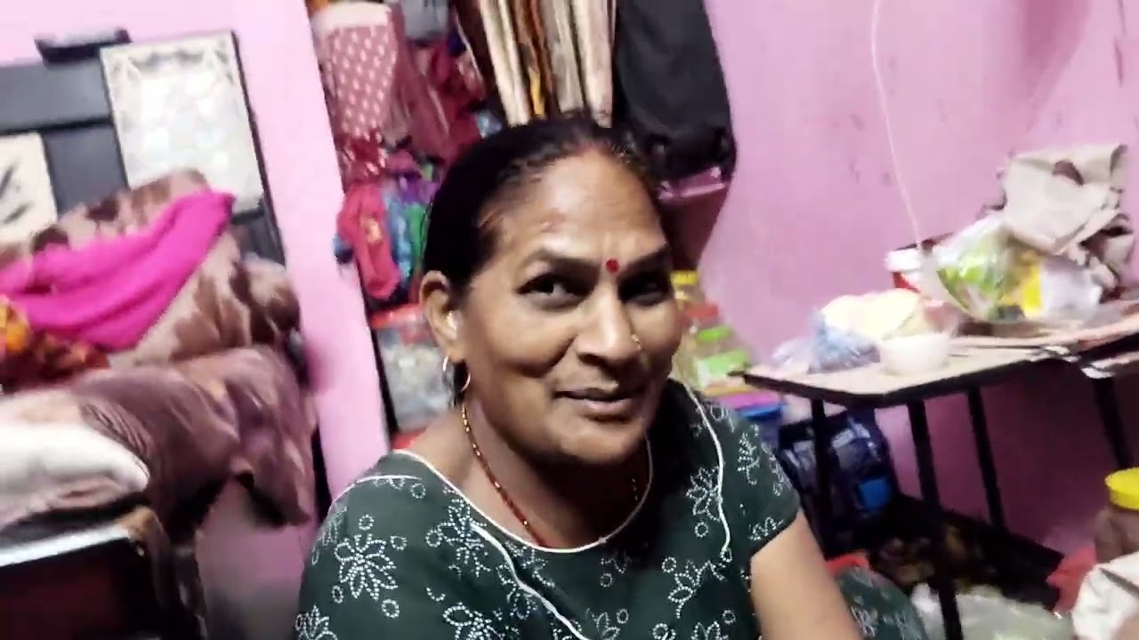 Hamare ghar me aaj gujiyaa banai hai mummy ne