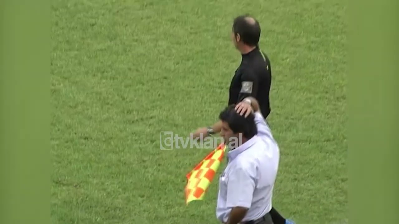 Rikthehet dhuna në stadium, sherr në ndeshjen Shkumbini-Besa në Peqin - (21 Shtator 2008)