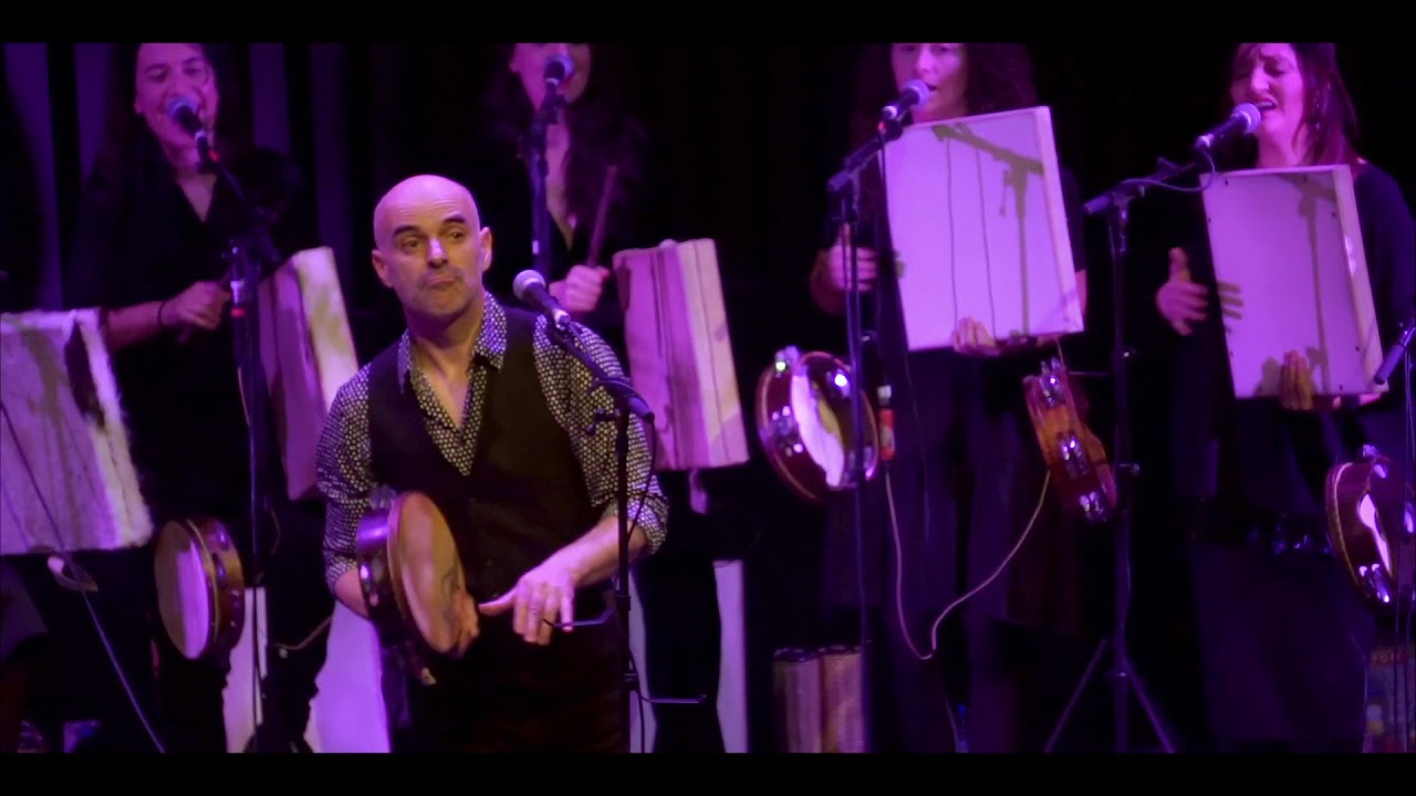 Xabier Díaz & Adufeiras de Salitre - Voa o aire (Ao vivo)